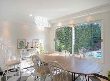 Casa · 226m² · 4 Ambientes · 1 Cochera · Venta Casa 4 Amb + Dep Cochera y Pileta Vte Lopez