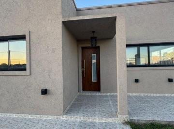 Casa · 100m² · 3 Ambientes · 1 Cochera · Casa en Venta a Estrenar, Dos Dorm. y Parque
