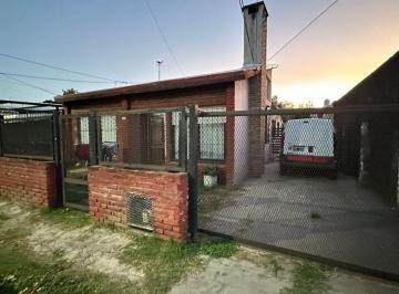 Casa · 80m² · 4 Ambientes · 3 Cocheras · Casa 4 Amb Venta con Renta Longchamps Garage 3 Aut