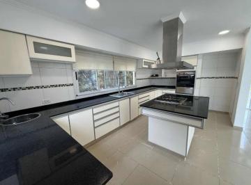 Casa · 215m² · 5 Ambientes · 2 Cocheras · Casa Venta 5 Ambientes Village del Parque
