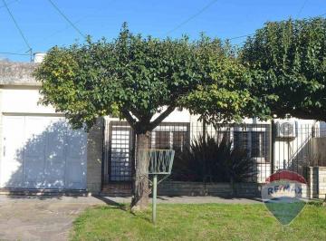 Casa · 155m² · 4 Ambientes · Venta Casa 3 Dorm. y Garage Apto Credito