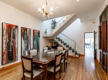 Casa · 229m² · 5 Ambientes · 2 Cocheras · Venta Impecable Casa en V. Pueyrredon