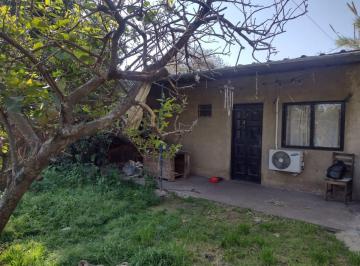 Casa · 106m² · 3 Ambientes · 1 Cochera · Venta Casa Multifamiliar con Local Castelar Sur