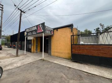 Casa · 266m² · 4 Ambientes · 1 Cochera · 4 Locales + Vivienda Sobre 648 m² de Lote