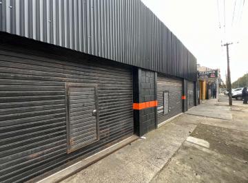 Casa · 266m² · 4 Ambientes · 1 Cochera · 4 Locales + Vivienda Sobre 648 m² de Lote