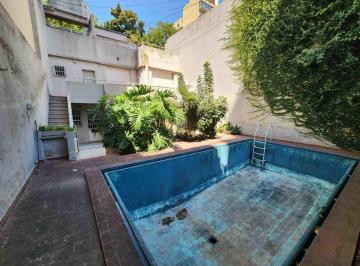 Casa · 300m² · 10 Ambientes · 1 Cochera · Casa Venta La Plata 5 Dorm. Cochera Pileta