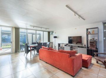 Casa · 191m² · 4 Ambientes · 2 Cocheras · Casa en Venta La Plata Cochera Doble y Pileta
