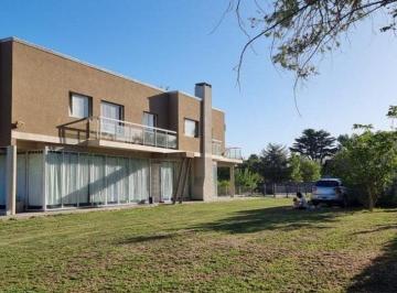 Casa · 150m² · 4 Ambientes · 8 Cocheras · Alquiler Temporal Casa con Pileta - Gral Rodríguez