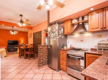 PH · 168m² · 3 Ambientes · Excelente PH 3amb. C/patio. Quincho. de 168 M²,lanus!