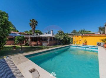 Casa · 142m² · 8 Ambientes · 1 Cochera · Venta - Casa 5 Dorm - Bbcoa - Piscina - Parque del Plata