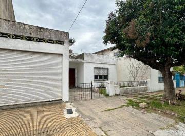 Casa · 115m² · 4 Ambientes · Casa 4 Ambientes y Local - Villa Luzuriaga - Permuta