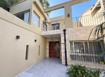 Casa · 160m² · 5 Ambientes · 1 Cochera · Venta Casa 5 Amb. C/ Pileta en Ituzaingo Centro