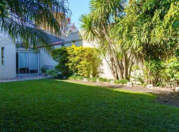 Casa · 336m² · 5 Ambientes · 1 Cochera · Venta Casa 5 Amb Monte Castro con Jardín y Quincho