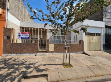 Casa · 123m² · 4 Ambientes · 2 Cocheras · Venta Casa 3 Domitorios