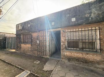 Casa · 60m² · 3 Ambientes · Casa en Venta a Refaccionar con 420 m² de Terreno!