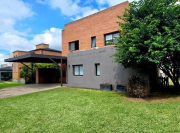Casa · 215m² · 6 Ambientes · 2 Cocheras · Venta Casa 4 Dorm con Pileta B° Quinta Azucena Yb