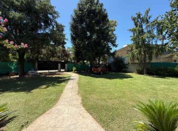 Quinta vacacional · 97m² · 2 Dormitorios · 3 Cocheras · Venta Quinta 3 Ambientes del Viso Pìleta Permuta