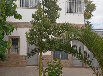 Casa · 213m² · 9 Ambientes · 1 Cochera · Vendo Casa + Departamento en Guaymallén
