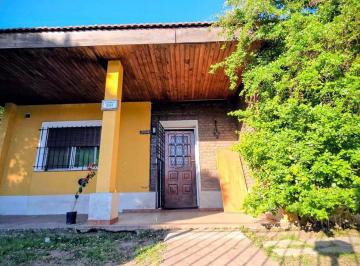 Casa · 170m² · 4 Ambientes · 1 Cochera · Casa en Venta Centro de Luis Guillón Apto Credito
