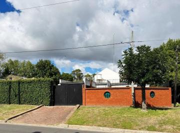 Casa · 170m² · 5 Ambientes · 1 Cochera · Casa 3 Dorm. en Venta en Gonnet + Pileta