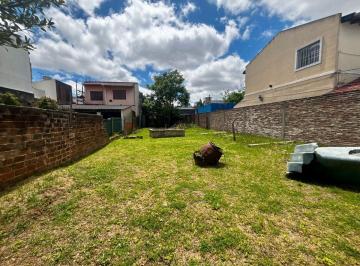 Casa · 120m² · 3 Ambientes · 3 Cocheras · Oportunidad de Lote X 8,66 X 61 Lanus Este