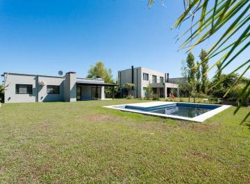 Casa · 140m² · 4 Ambientes · 1 Cochera · Venta Casa C/pileta Barrio San Gabriel, Villanueva
