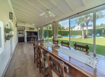 Casa · 237m² · 5 Ambientes · 3 Cocheras · Pilar del Este Venta Casa Jardin Pileta Cochera