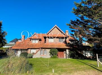 Casa · 380m² · 5 Ambientes · 4 Cocheras · Casa - Pinamar