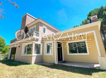 Casa · 250m² · 5 Ambientes · 1 Cochera · Casa en Pinamar Alquiler Temporal y Venta
