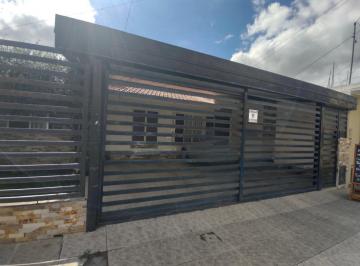 Casa · 280m² · 5 Ambientes · 2 Cocheras · Espectacular Casa en Venta Zona Sur Barrio San Carlos
