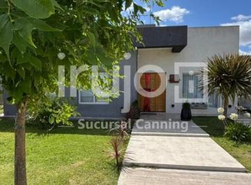 Casa · 127m² · 4 Ambientes · 2 Cocheras · Venta de Casa en Barrio Privado San Felipe - Canning