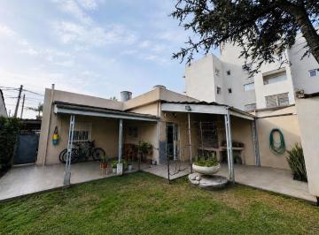 Casa · 125m² · 3 Ambientes · 1 Cochera · Oportunidad en Berazategui | Vivienda con Potencial Para Consultorios, Oficinas o Uso Profesional