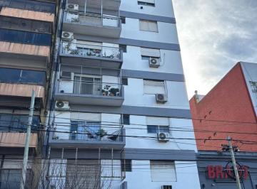 Departamento · 60m² · 3 Ambientes · Alquiler de Departamento de 3 Ambientes Centrico, con Balcon y Patio