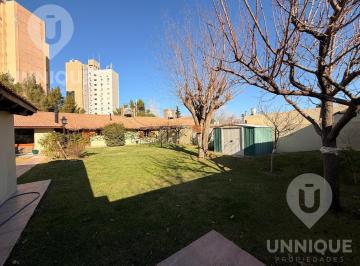Casa · 525m² · 6 Ambientes · 1 Cochera · Casa en Capital