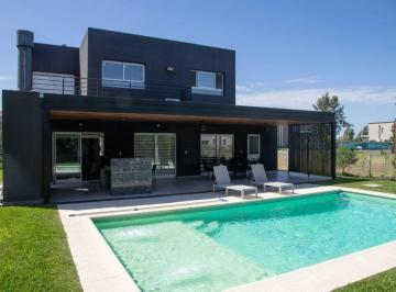 Casa de 4 ambientes, San Vicente · Excelente Casa con Jardin y Piscina en Principado Corredor Verde Canning San Vicente