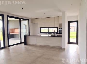 Casa · 165m² · 5 Ambientes · 2 Cocheras · Casa en Venta a Estrenar con Pileta y Vistas Abiertas Interna Nativas Pga