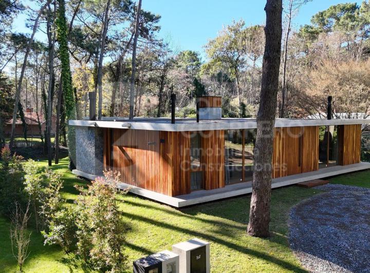 Casa · 248m² · 5 Ambientes · 2 Cocheras