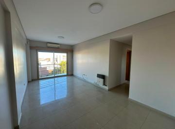 Living comedor · Departamento 3 Ambientes 4to Piso Al Frente con Balcón Corrido – Monte Castro