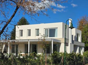 Casa · 300m² · 6 Ambientes · 2 Cocheras · Casa - Laguna del Sol