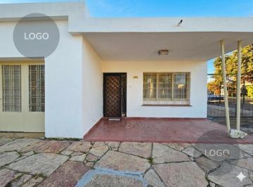 Casa · 136m² · 4 Ambientes · 2 Cocheras · Casa en Las Magnolias