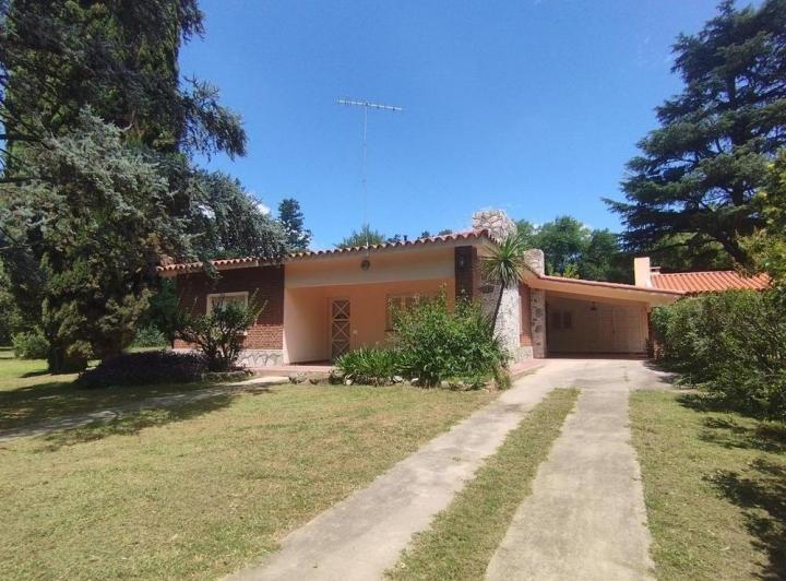 Casa · 250m² · 4 Ambientes · 2 Cocheras