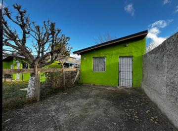 Casa · 80m² · 2 Ambientes · 1 Cochera · Casa en Alquiler de 1 Habitación y Patio en Barrio Frutillar