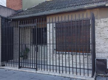 PH de 3 ambientes, Liniers · PH Tipo Casa de 3 Ambs con Patio y Son Expensas!
