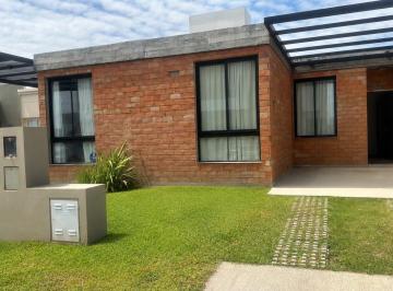 Casa · 100m² · 4 Ambientes · 1 Cochera · Alquiler Casa Dúplex de 2 Dorm. en Docta Etapa 1, Galería con Asador