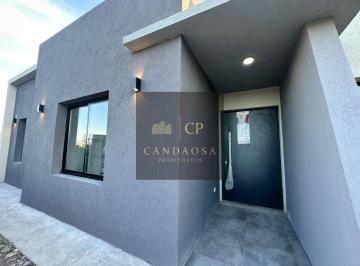 Casa · 143m² · 4 Ambientes · 3 Cocheras · Sg Casa con Pileta Barrio Santa Sofía