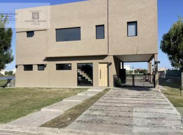 Casa · 170m² · 4 Ambientes · 2 Cocheras · Casa Venta Magallanes Dos Plantas Lote Laguna