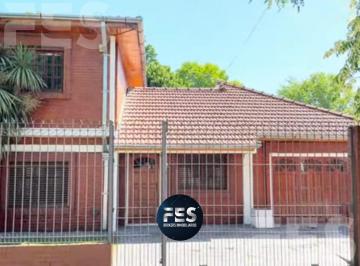 Casa · 155m² · 4 Ambientes · 1 Cochera · Venta Casa Doble Lote en Barrio Residencial, San Vicente
