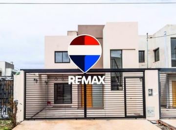 Casa · 167m² · 6 Ambientes · Duplex 4 Dorm. Venta Grand Bourg