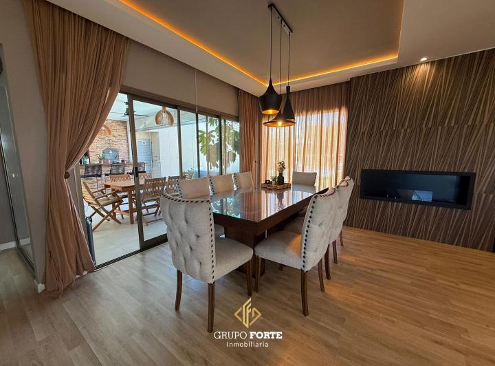 Casa · 220m² · 3 Ambientes · 4 Cocheras