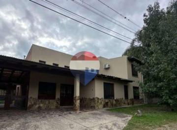 Casa · 202m² · 7 Ambientes · 1 Cochera · Venta Casa 4 Dorm - B° Los Perales